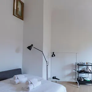 https://menabrea-apartment-in-isola.italymilanhotels.net